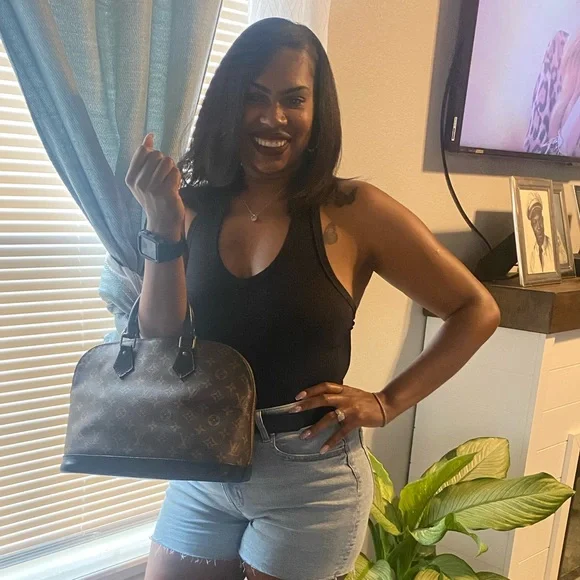 Louis Vuitton Monogram Alma PM (VI0946)        12.6 X 9.8 X 6.3 inch deep - Picture 2 of 15